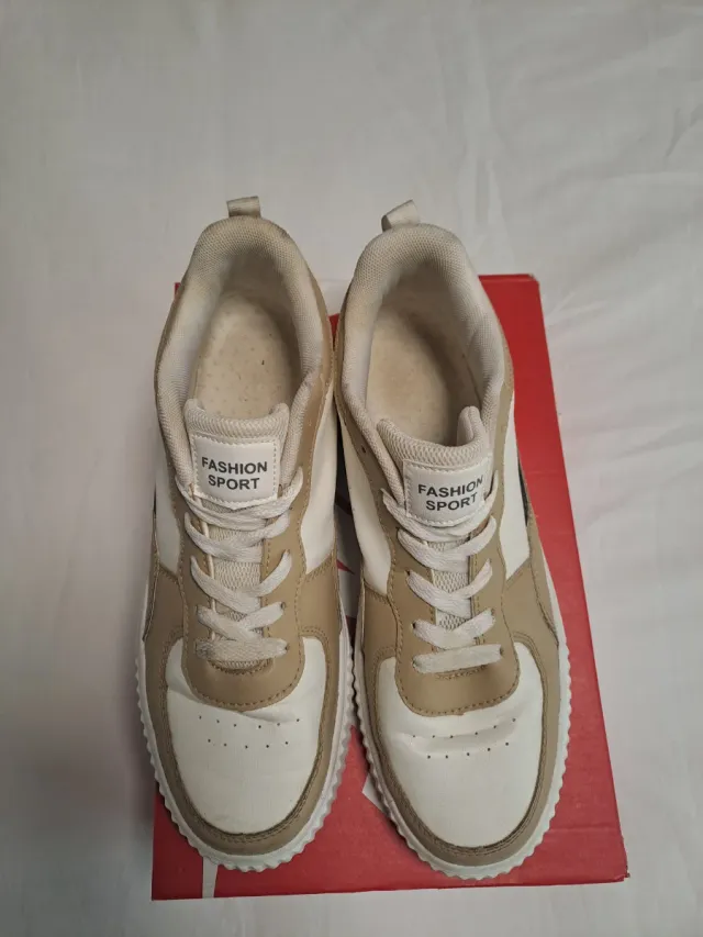 Zapatillas Fashion Sport Blancas y Beige