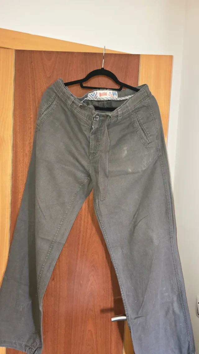 Pantalones Levi's Azules mas otro pantalón de lino