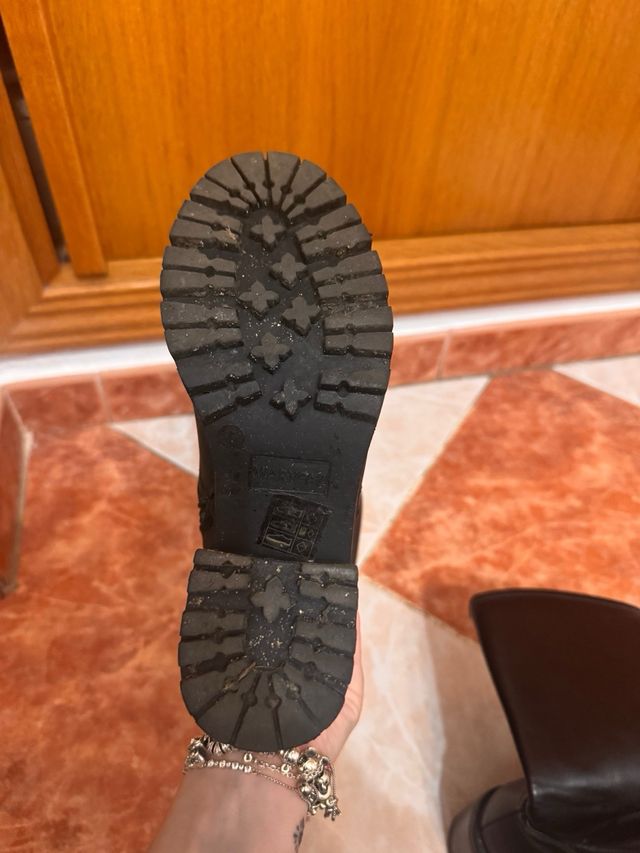 Botas altas negras con cremallera MARYPAZ