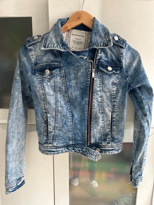 Chaqueta vaquera Stradivarius efecto desgastado