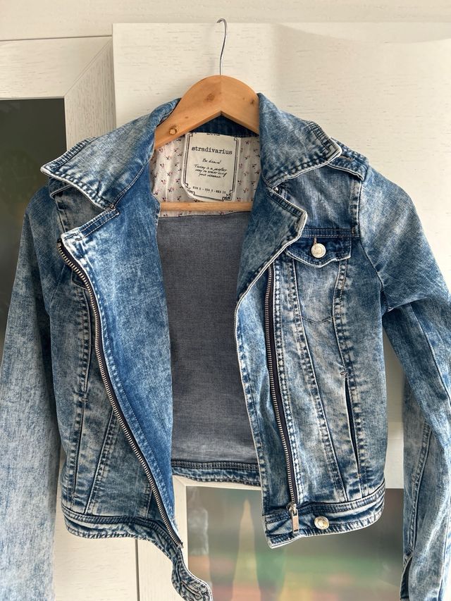 Chaqueta vaquera Stradivarius efecto desgastado