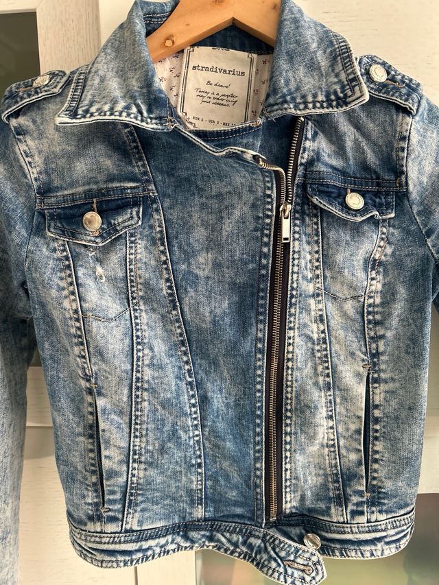 Chaqueta vaquera Stradivarius efecto desgastado