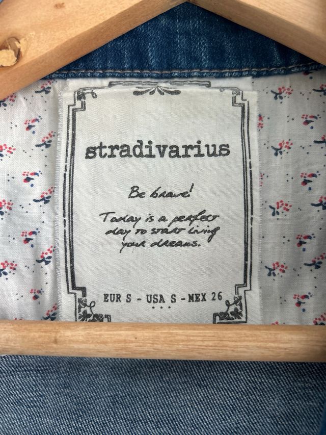 Chaqueta vaquera Stradivarius efecto desgastado
