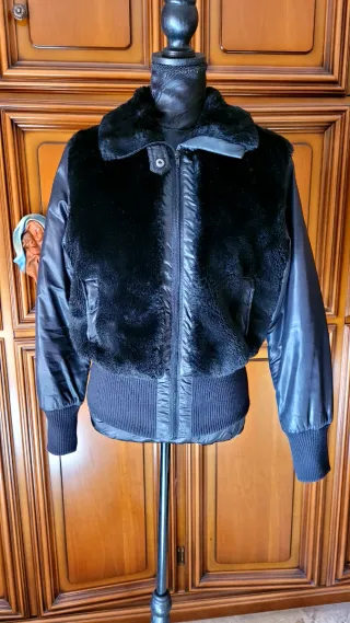 Giacca donna con pelliccia ecologica nera