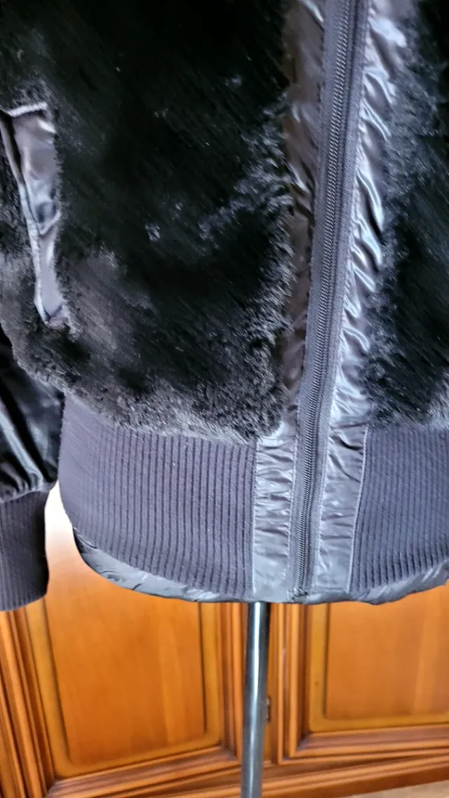 Giacca donna con pelliccia ecologica nera