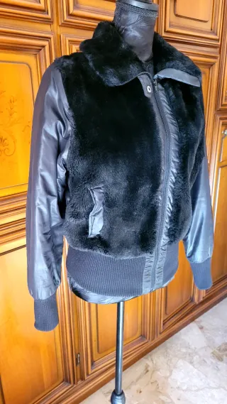 Giacca donna con pelliccia ecologica nera