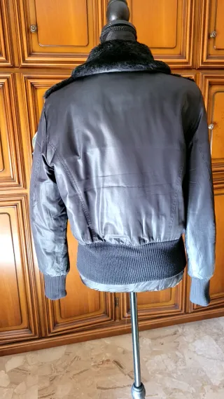 Giacca donna con pelliccia ecologica nera