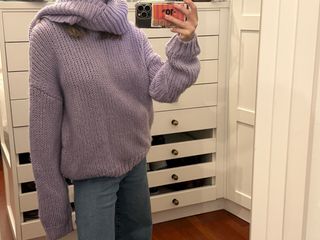 Jersey lila con bufanda incluida