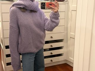 Jersey lila con bufanda incluida