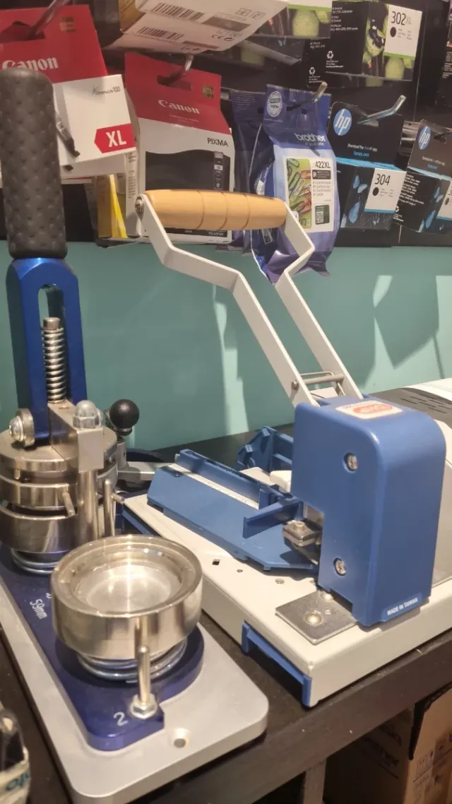 Máquina para perforar ojales