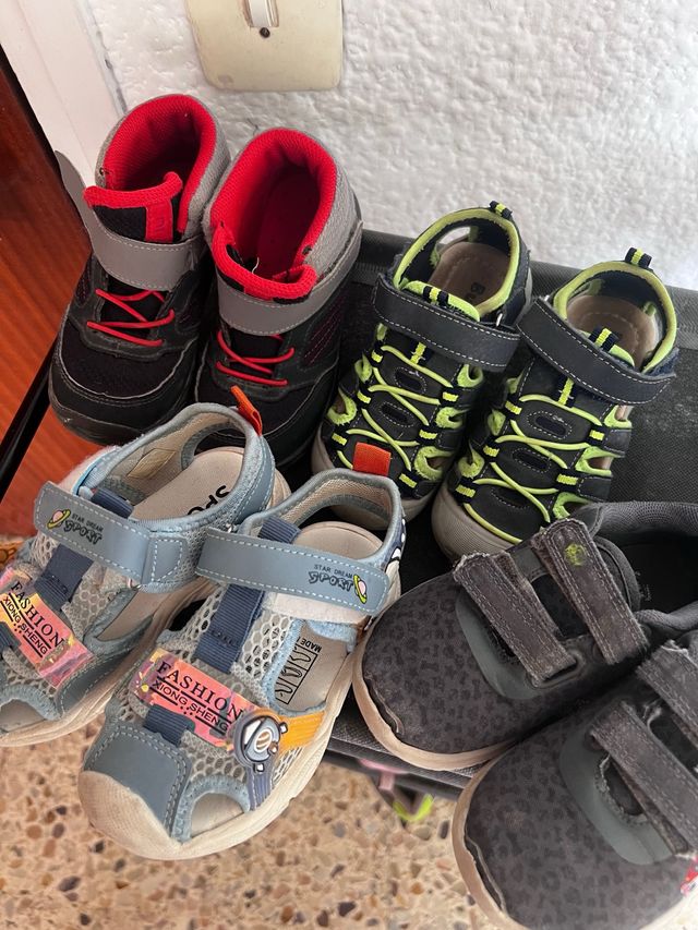 Lote Zapatillas Sandalias Niños Talla 26 + regala