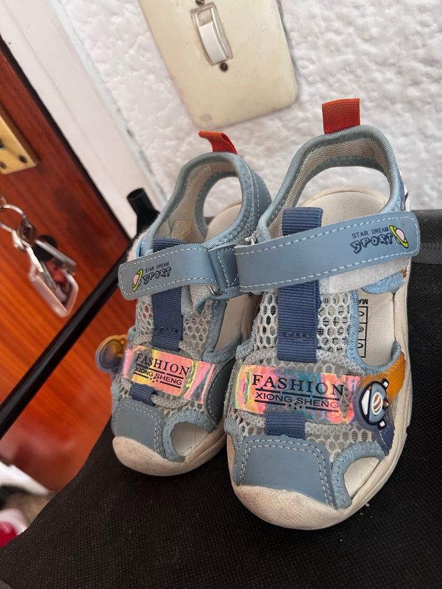 Lote Zapatillas Sandalias Niños Talla 26 + regala