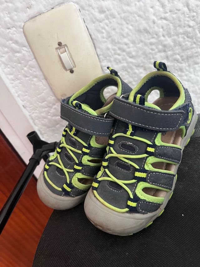 Lote Zapatillas Sandalias Niños Talla 26 + regala