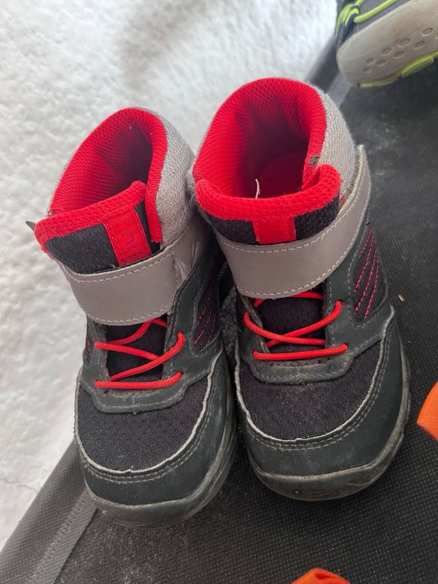 Lote Zapatillas Sandalias Niños Talla 26 + regala