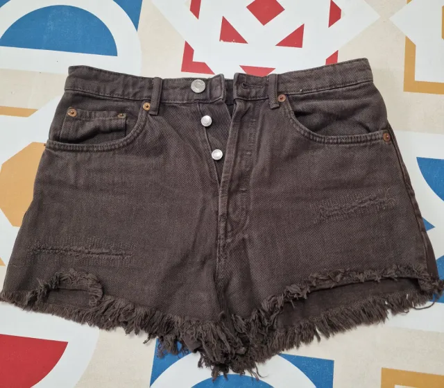 Vaqueros cortos mujer marrones desgastados