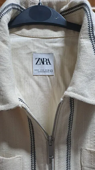 Chaqueta Zara Beige y Negra Cremallera