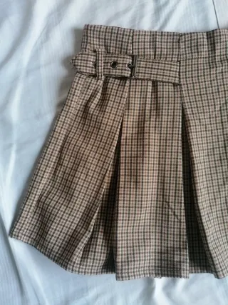 Falda de cuadros marrón