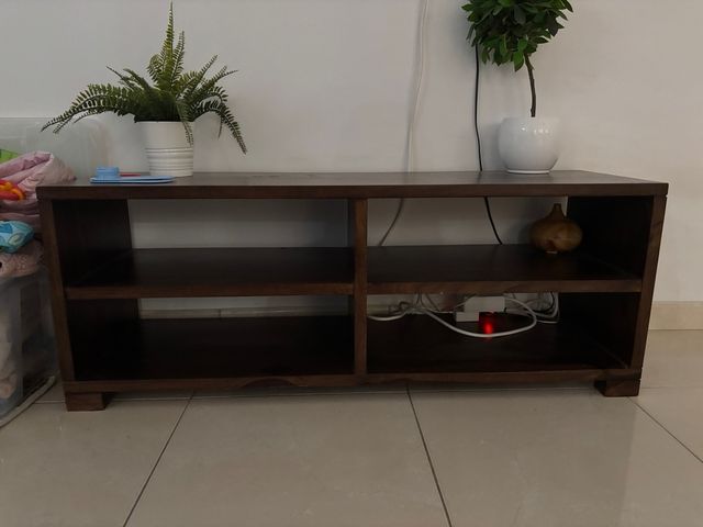Mueble TV madera oscuro
