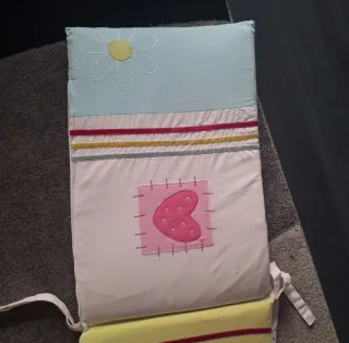 Protector cuna acolchado con esponja