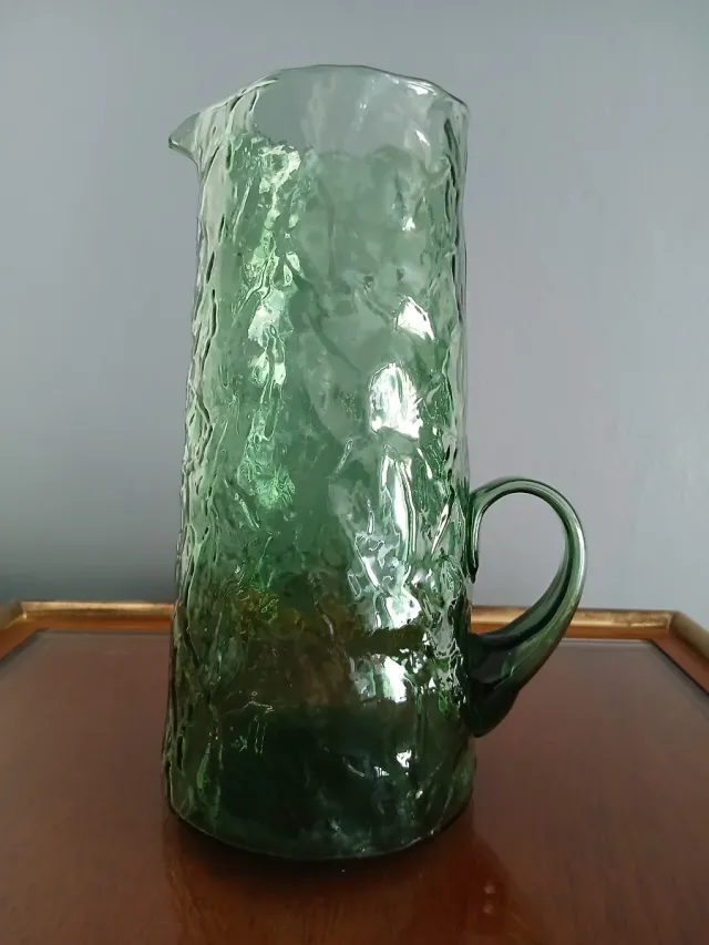 Jarra de cristal verde texturizado