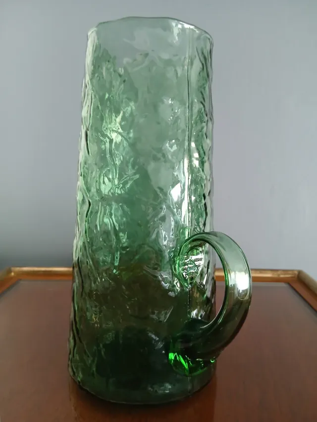 Jarra de cristal verde texturizado