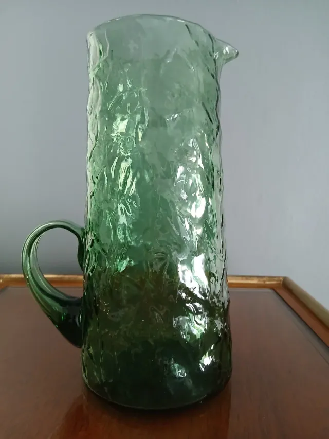 Jarra de cristal verde texturizado