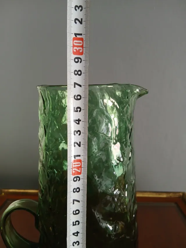 Jarra de cristal verde texturizado