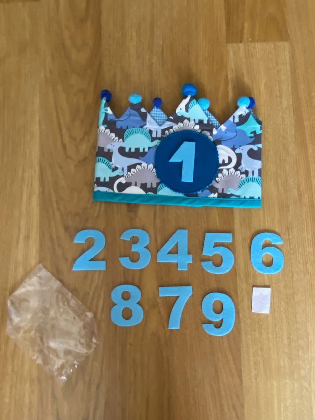 Corona cumpleaños dinosaurios