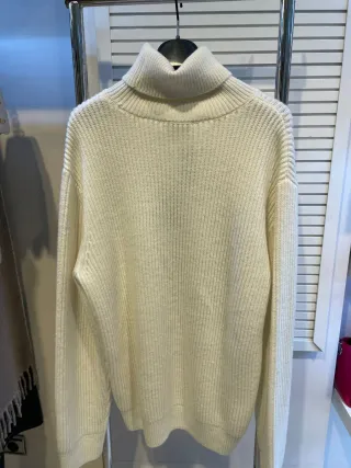 Jersey EA7 cuello alto con dibujo