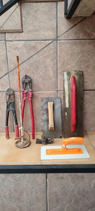 Lote Herramientas Albañil: Cizallas, Paletas, Mezc