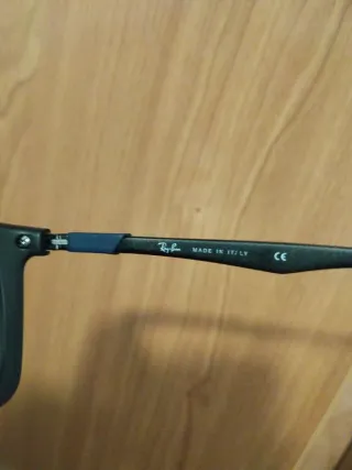 Gafas de sol Ray-Ban negras y grises