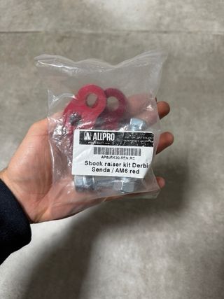 Elevador suspensión trasera moto 49cc