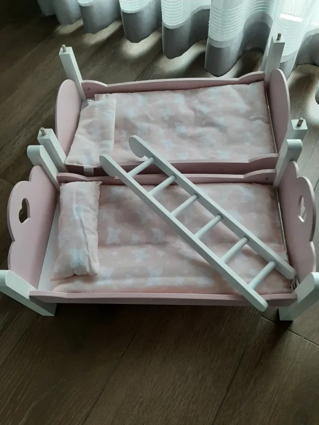 Literas de madera para muñecas