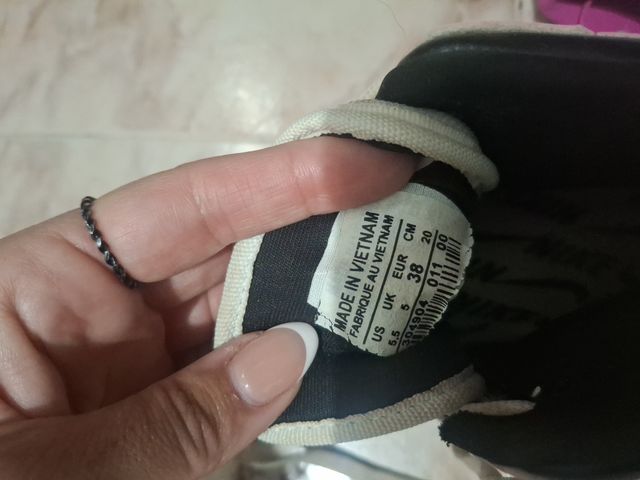 Jordan 1 Mid Pink Black White