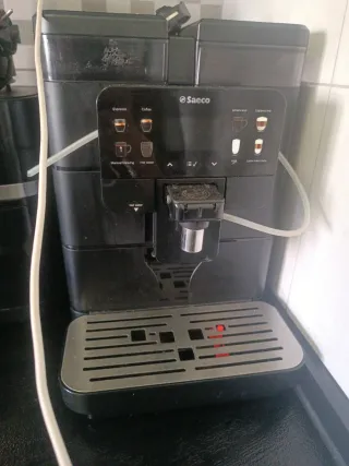 Cafetera Saeco Automática.