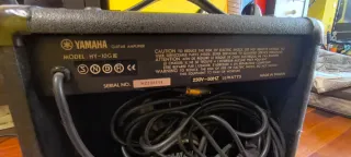 Fender Squier + Amplificador Yamaha 25W + Boss wah