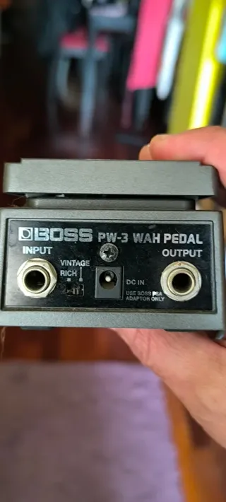 Fender Squier + Amplificador Yamaha 25W + Boss wah