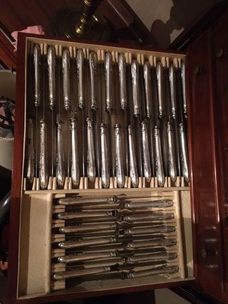 Cubertería Luis Espuñes con mueble