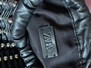 Bolso  Piel Zara negro con tachuelas plateadas