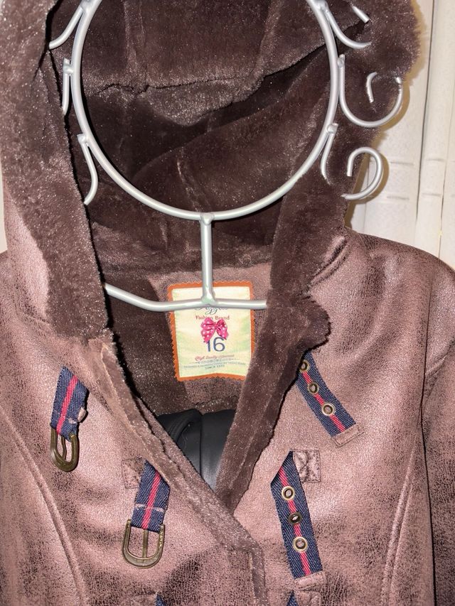 Abrigo Trizas Marrón Forro Pelito suave calentito.