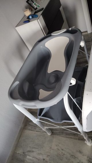 Bañera y cambiador bebé con patas