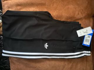 Pantalón Adidas Negro con Rayas Blancas