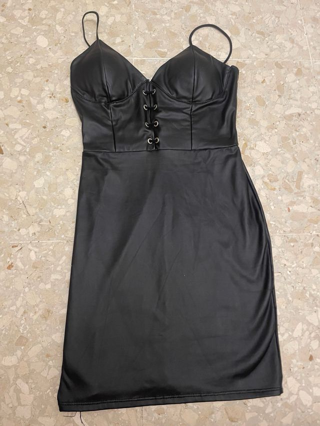 Vestido negro cuero con cordones