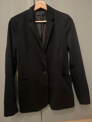 Blazer Stradivarius Talla S Negra Entallada