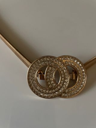 Cinturón dorado con doble anilla y pedrería