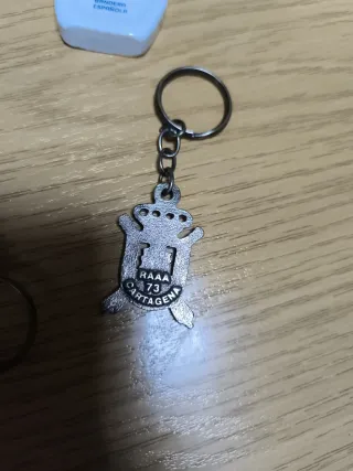 Llaveros y medalla Fuerzas Armadas España