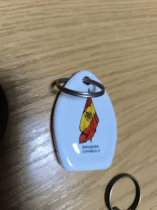 Llaveros y medalla Fuerzas Armadas España