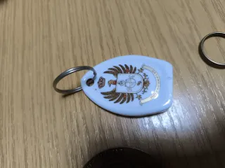 Llaveros y medalla Fuerzas Armadas España