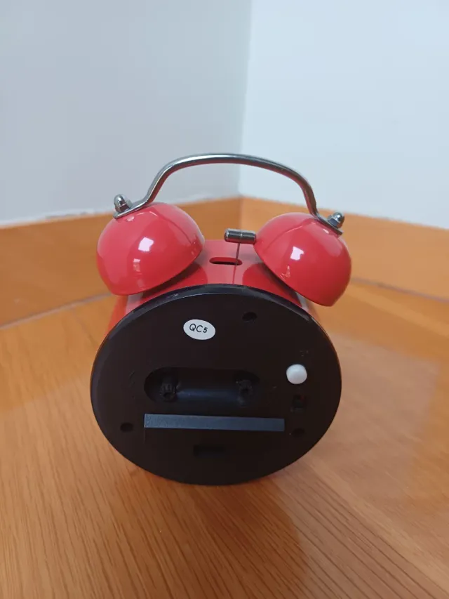 Reloj despertador Xti infantil rojo