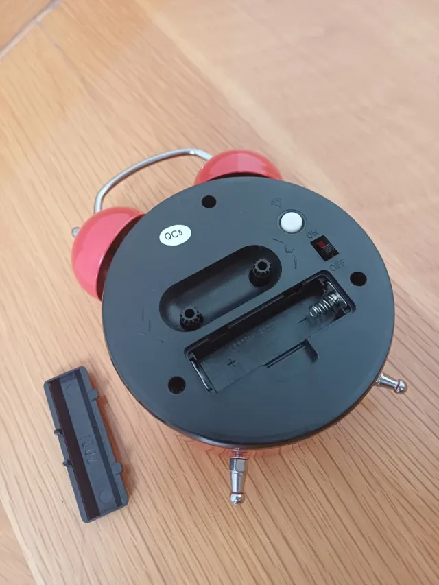 Reloj despertador Xti infantil rojo